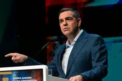 «Σφάζονται» οι εκδοτικοί οίκοι για το βιβλίο του Αλέξη Τσίπρα – Παίρνουν σάρκα και οστά οι κινήσεις του μέσα στο 2026