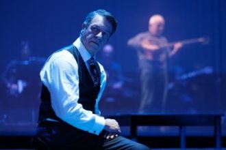 «Τα πήρες όλα κι έφυγες - Η ζωή του Στράτου Διονυσίου» στο Θέατρο Ράδιο Σίτι