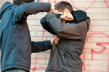Πάτρα: Άγριο ξύλο σε 16χρονο από παρέα ανηλίκων - Τραυματίστηκε σοβαρά, μεταφέρθηκε σε νοσοκομείο της Αθήνας