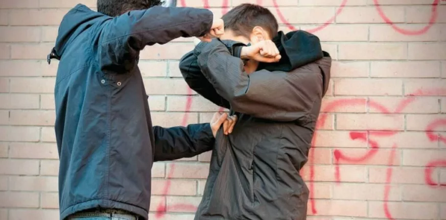 Πάτρα: Άγριο ξύλο σε 16χρονο από παρέα ανηλίκων - Τραυματίστηκε σοβαρά, μεταφέρθηκε σε νοσοκομείο της Αθήνας