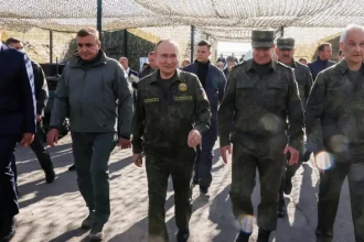 Zapad 2025: Ο Πούτιν πήγε με στρατιωτική στολή να παρακολουθήσει τις στρατιωτικές ασκήσεις με τη Λευκορωσία
