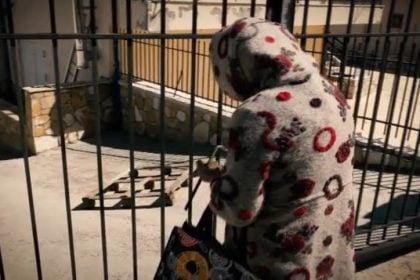 «Θα επιστρέψω τα χρήματα, ντρέπομαι πολύ» λέει τώρα η 62χρονη που έθαψε τη μητέρα της σε στάβλο στη Βοιωτία για να εισπράττει τη σύνταξη