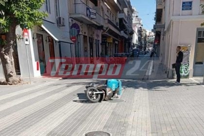 Πάτρα: ΙΧ παρέσυρε ντελιβερά ...στον πεζόδρομο της Μαιζώνος - Στο νοσοκομείο ο διανομέας
