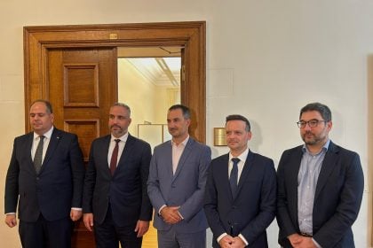 Χαρίτσης μετά την συνάντηση με τον δήμαρχο της Βηθλεέμ: «Η αλληλεγγύη είναι η μόνη επιλογή σε εποχές βαρβαρότητας»