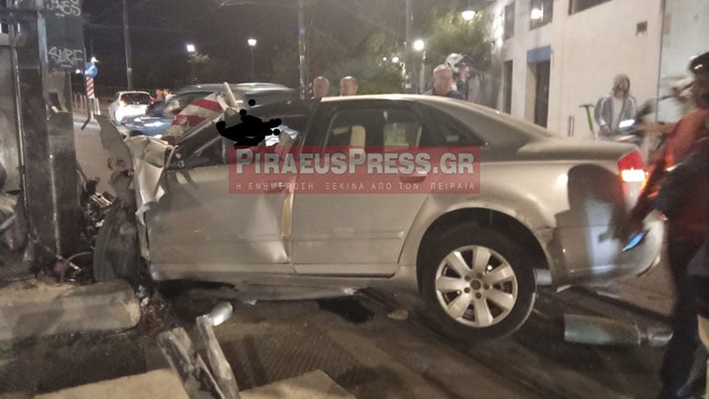 ΙΧ "καρφώθηκε" σε κολώνα: Νεκρός ο 40χρονος οδηγός, διασωληνωμένη σε κρίσιμη κατάσταση η 33χρονη συνοδηγός ΦΩΤΟ