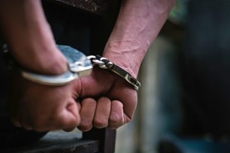 Δυτ. Ελλάδα: Τους έπιασαν με χασίς και όπλα