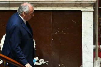 Ραγδαίες εξελίξεις: Έπεσε η κυβέρνηση στη Γαλλία - Έχασε την ψήφο εμπιστοσύνης, καταθέτει την παραίτησή του ο Μπαϊρού