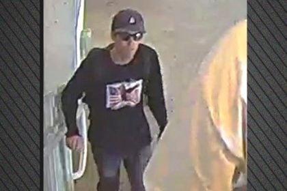 Στη δημοσιότητα έδωσε το FBI τη φωτογραφία του υπόπτου για τη δολοφονία του Τσάρλι Κερκ