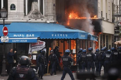 «Φύγε, Μακρόν»: Πάνω από 175.000 Γάλλοι στις διαδηλώσεις - Οδομαχίες, δακρυγόνα και 473 συλλήψεις (ΒΙΝΤΕΟ)