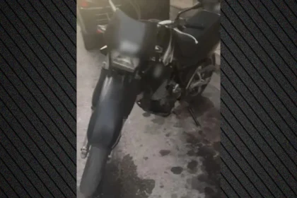 Συνελήφθη 28χρονος επειδή έκανε σούζα με μοτοσικλέτα για περίπου 350 μέτρα σε κεντρική Λεωφόρο της Καλλιθέας