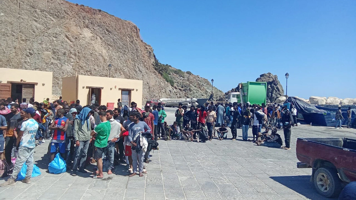 Πάνω από 800 μετανάστες σε μία ημέρα έφτασαν σε Κρήτη και Γαύδο