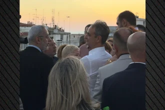 Μητσοτάκης: Το μέλλον είναι η ΑΙ, όχι ο Τσίπρας - Η "χαλαρή" κουβέντα με δημοσιογράφους ΦΩΤΟ