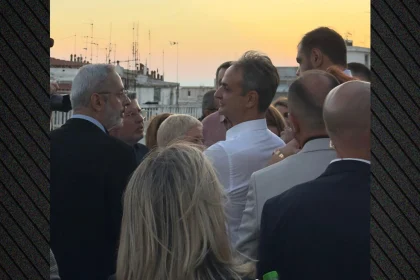 Μητσοτάκης: Το μέλλον είναι η ΑΙ, όχι ο Τσίπρας - Η "χαλαρή" κουβέντα με δημοσιογράφους ΦΩΤΟ