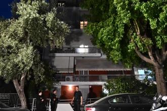 Νέος Κόσμος: Ζευγάρι βρέθηκε νεκρό σε διαμέρισμα - Δίπλα τους βρέθηκε όπλο