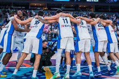 EuroBasket 2025: Οι ξέφρενοι πανηγυρισμοί των παικτών της Εθνικής και ο χορός μετά την κατάκτηση του χάλκινου μεταλλίου
