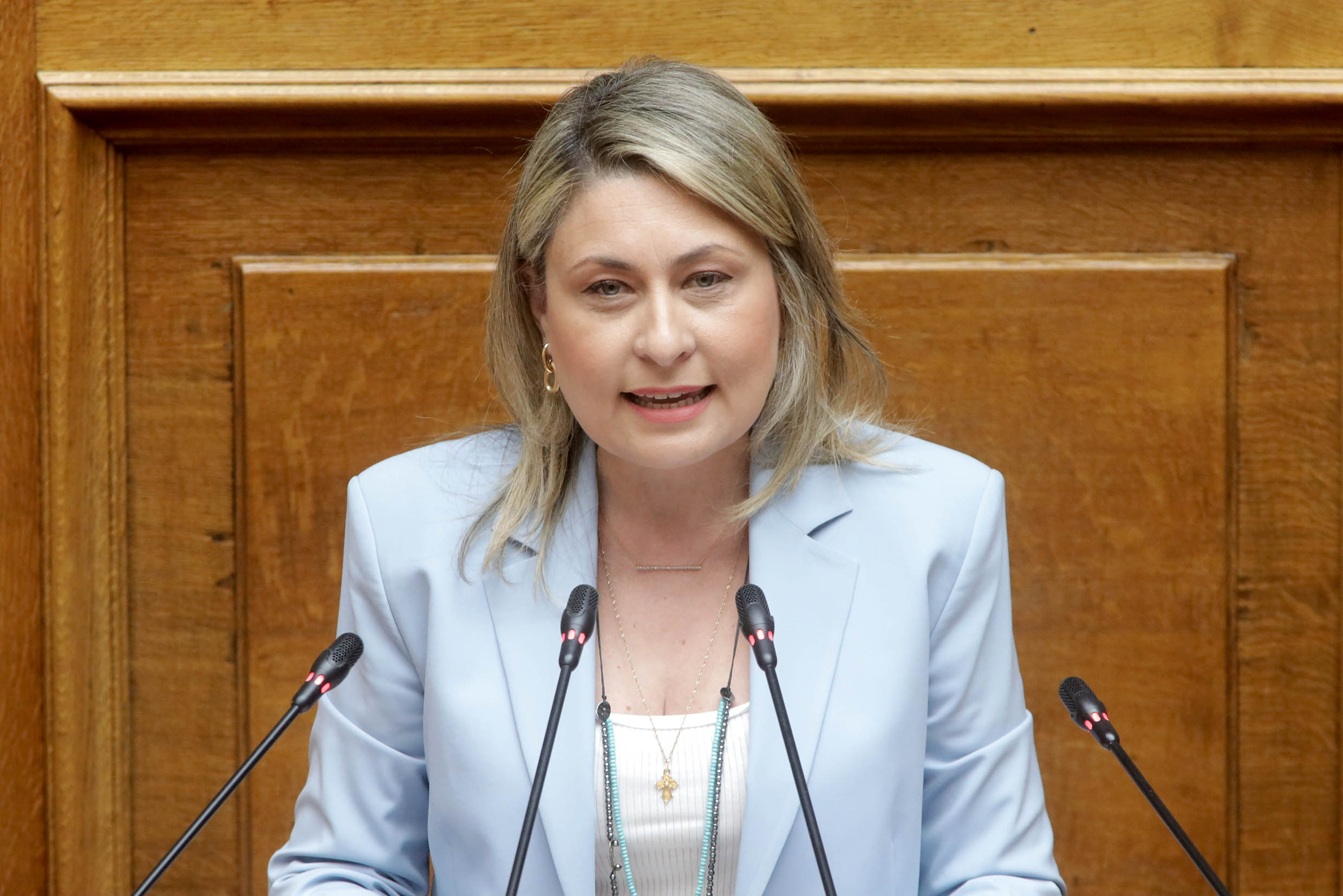 Χριστίνα Αλεξοπούλου: Παρέμβαση για μόνιμο ιατρό, ασθενοφόρο και απινιδωτές στα Τριπόταμα Καλαβρύτων