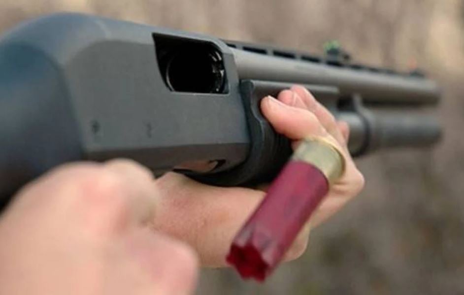Αχαΐα: Τον κυνηγούσε με το ΙΧ και τον πυροβόλησε με καραμπίνα