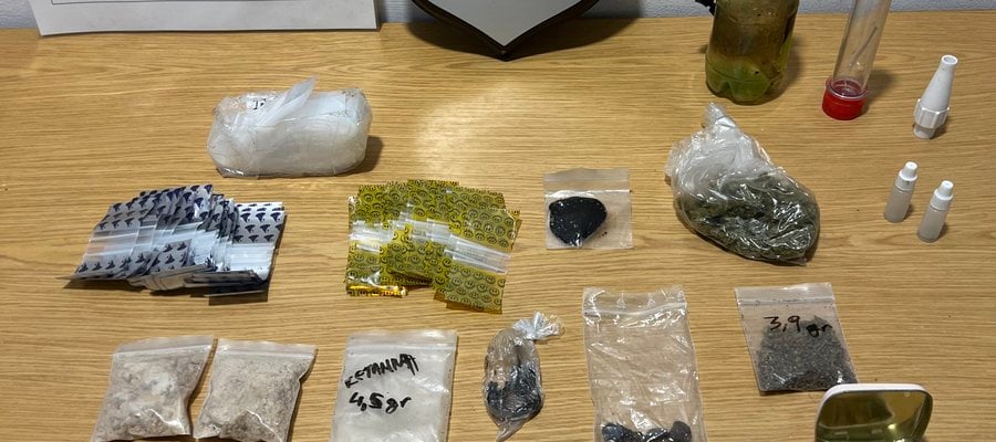 Πάτρα: Έπιασαν 28χρονο στο λιμάνι με κοκτέιλ ναρκωτικών - Μετέφερε MDMA, κάνναβη, κεταμίνη, ecstasy, LSD και παραισθησιογόνα μανιτάρια