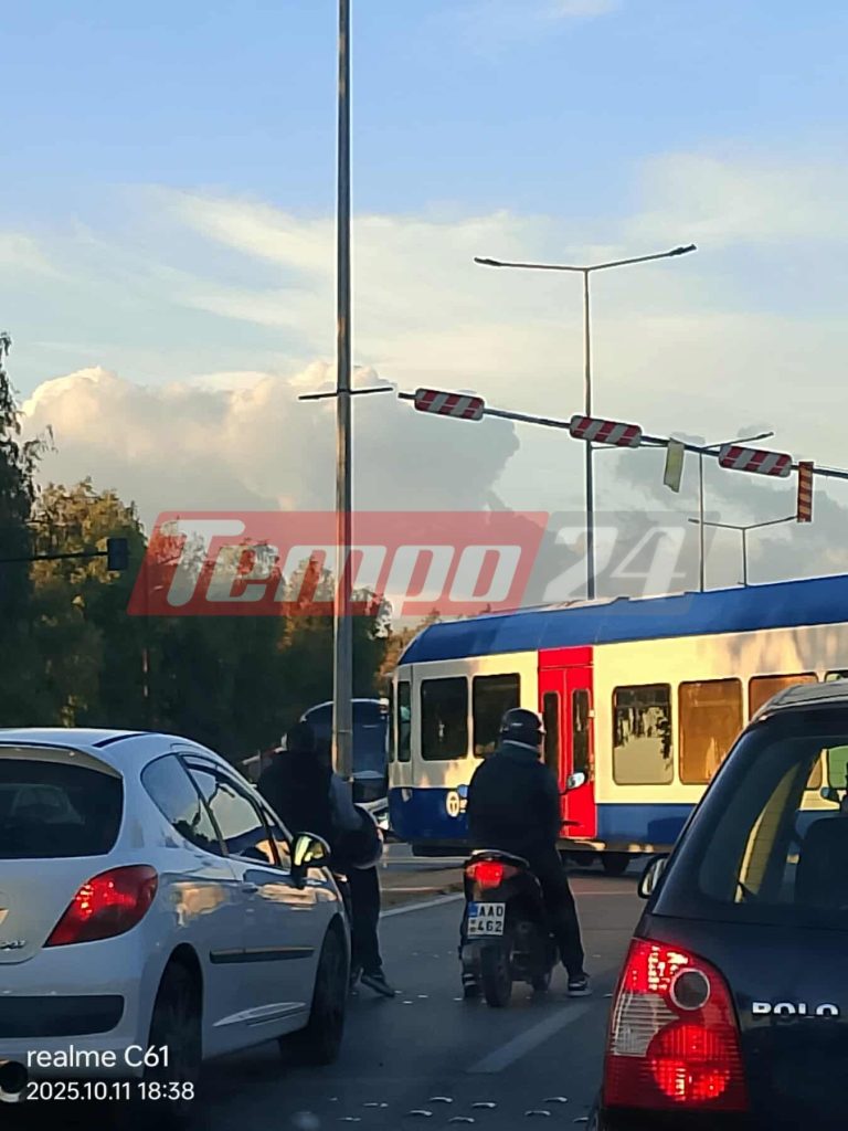 Πάτρα: Το τρένο πέρασε, αλλά οι μπάρες δεν κατέβηκαν ΦΩΤΟ
