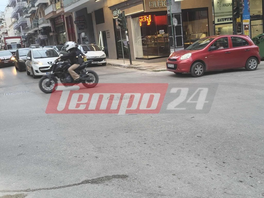 Πάτρα: Παραμένει "τυφλή" για 5η ημέρα κεντρική διασταύρωση - Μεγάλος κίνδυνος ατυχήματος από τα χαλασμένα φανάρια ΦΩΤΟ