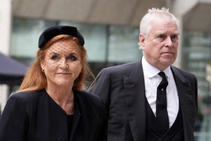 Ιστορική ταπείνωση χαρακτηρίζει ο βρετανικός τύπος την παραίτηση του πρίγκιπα Άντριου από τους τίτλους του