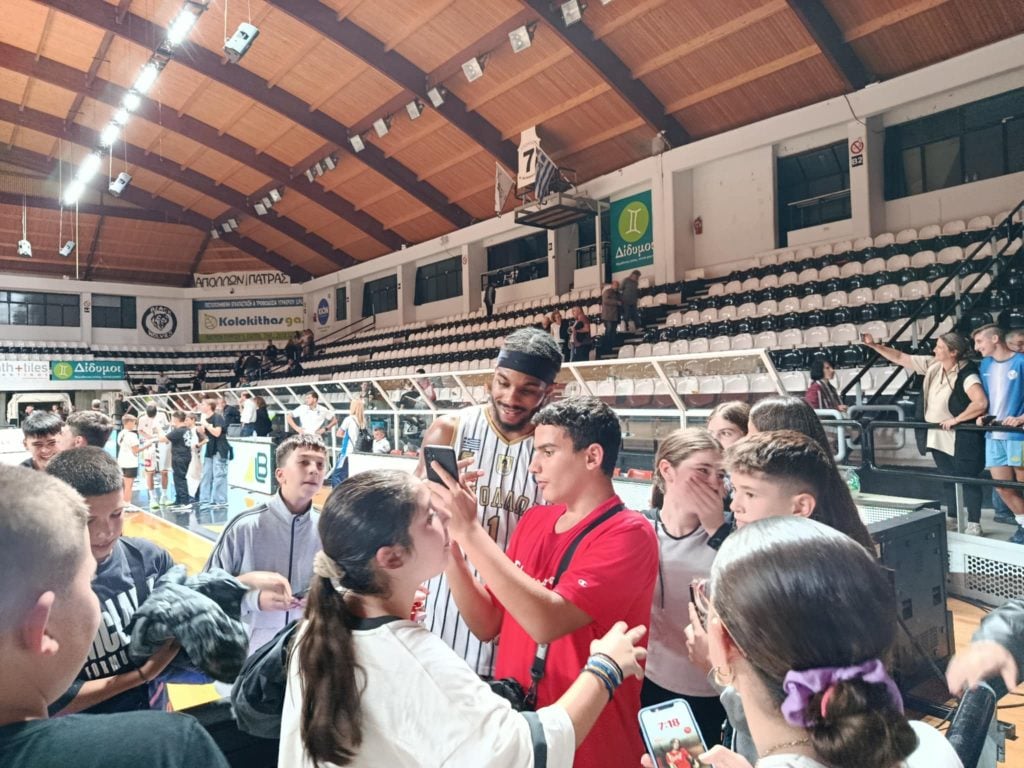 Οι μαθητές του Γυμνασίου Σαραβαλίου παρακολούθησαν αγώνα στο γήπεδο του Απόλλωνα Πάτρας