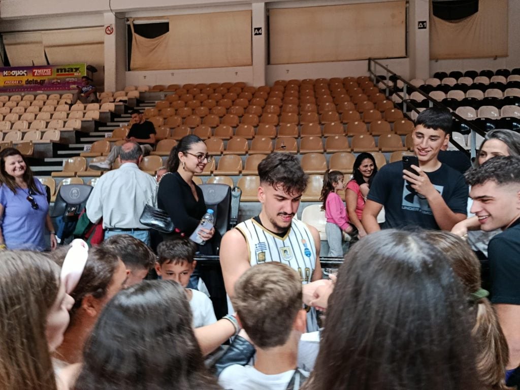 Οι μαθητές του Γυμνασίου Σαραβαλίου παρακολούθησαν αγώνα στο γήπεδο του Απόλλωνα Πάτρας