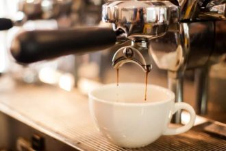 Γλυφάδα: Συνελήφθη ο διαβόητος «Φλιτ» για όπλο και ναρκωτικά – Η δράση του στον κόσμο της νύχτας