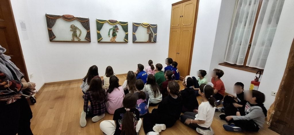 Οι μαθητές πήγαν στην έκθεση «Η Πάτρα του Καραγκιόζη»