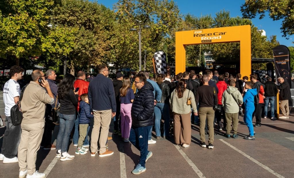 Η αυθεντική εμπειρία Formula 1 στην Πάτρα την Κυριακή 19 Οκτωβρίου: Η πλατεία Γεωργίου φιλοξενεί το showcar της McLaren F1 Team και προσομοιωτές F1 που εκτοξεύουν την αδρεναλίνη στα ύψη