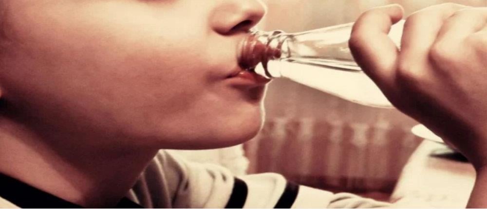 Δυτ. Ελλάδα: 16χρονος μεταφέρθηκε στο νοσοκομείο μετά από κατανάλωση αλκοόλ - Οι αστυνομικοί ψάχνουν τον ιδιοκτήτη του καταστήματος