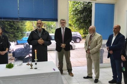 Κοντά στους αυριανούς νοσηλευτές ο Χαράλαμπος Μπονάνος