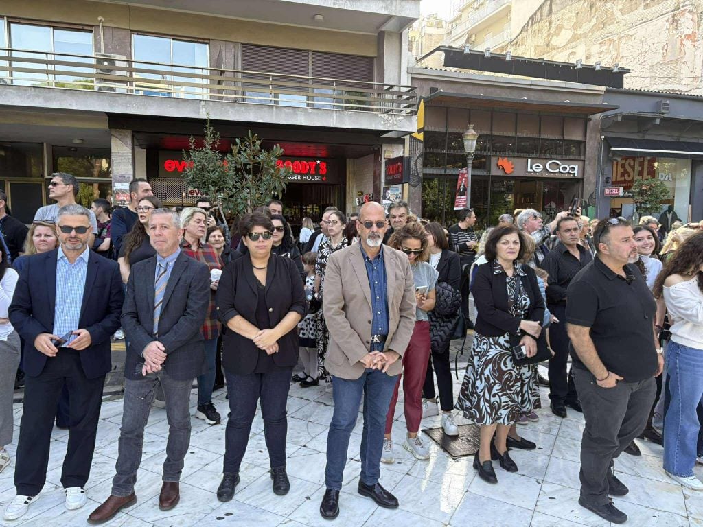 Πάτρα: Οι μαθητές τίμησαν την Εθνική Επέτειο - Κατέθεση στεφάνων στην πλ. Όλγας ΦΩΤΟ