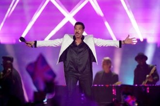 Ο Λάιονελ Ρίτσι για την φιλία του με τον Μάικλ Τζάκσον – «Ήταν σαν ένας απόμακρος καθηγητής, αλλά ακόμα παιδί»
