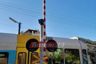 Πάτρα: Οι μπάρες του τρένου δεν κατέβαιναν γιατί είχε παρκάρει ΙΧ !