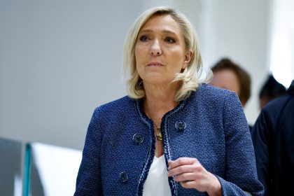 Πολιτική κρίση στη Γαλλία: Νέο κάλεσμα για πρόωρες εκλογές από τη Λεπέν