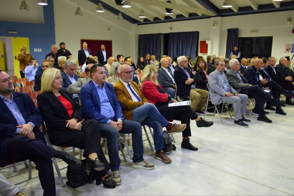 Φαρμάκης στην παρουσίαση της Χωρικής Επένδυσης «Παράλιο Μέτωπο»: «Τα διοικητικά όρια δεν χωρίζουν τους ανθρώπους, τα δικαιώματα και τις ελπίδες τους. Αντίθετα, ενώνουν!»