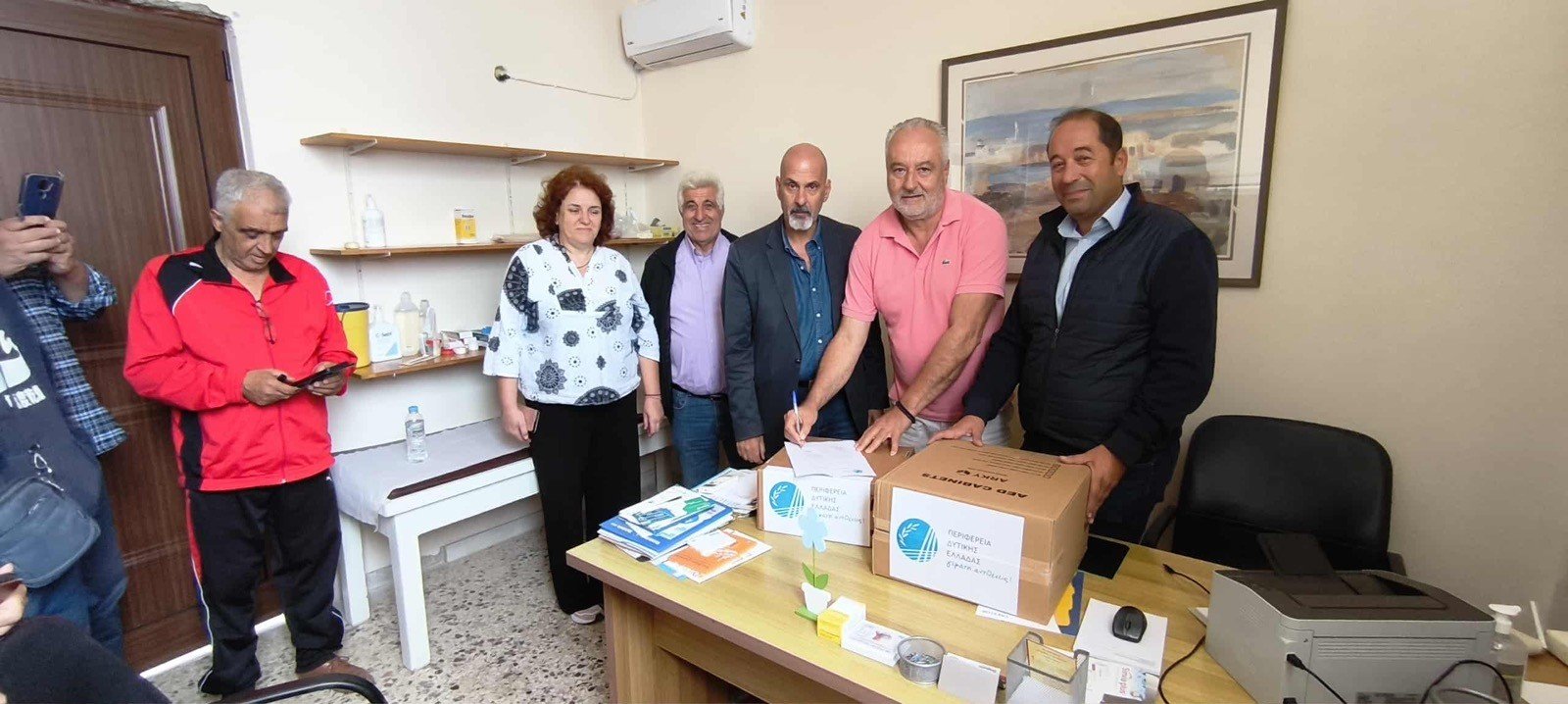 Νέοι απινιδωτές σε Πλάτανο και Ελαιώνα Αιγιαλείας από την Περιφέρεια - Χ.Μπονάνος: «Προτεραιότητα η ανθρώπινη ζωή»