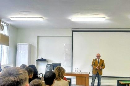 Στην υποδοχή πρωτοετών του Τμήματος Διοίκησης Τουρισμού ο Αντιπεριφερειάρχης Πάνος Σακελλαρόπουλος