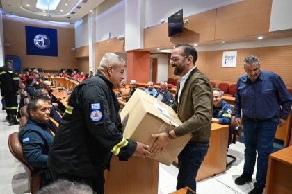 Προσφορά 130 στολών πυρόσβεσης στις εθελοντικές οργανώσεις της Δυτικής Ελλάδας