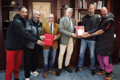 Παραδόθηκαν από την Περιφέρεια δύο απινιδωτές στο Σύλλογο Ιδιοκτητών Γυμναστών Αχαΐας