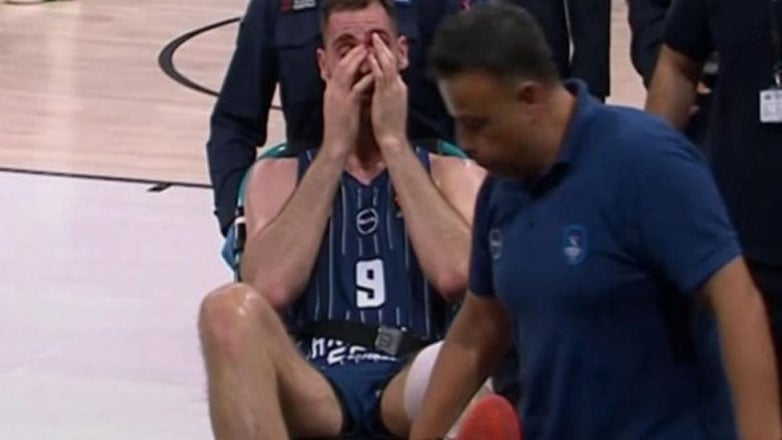 Παπαγιάννης: Ρήξη χιαστού και τέλος σεζόν για τον Έλληνα σέντερ