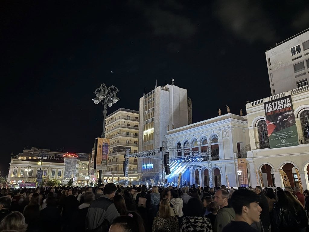 “Βούλιαξε” η Πλατεία Γεωργίου για Κότσιρα – Πορτοκάλογλου στο welcome to up του Πανεπιστημίου Πατρών ΦΩΤΟ