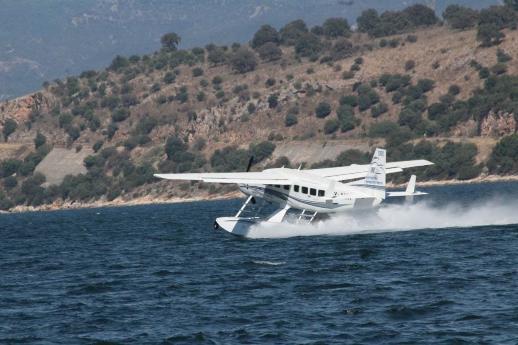 Ξεκινούν πτήσεις τα υδροπλάνα από την Κυλλήνη