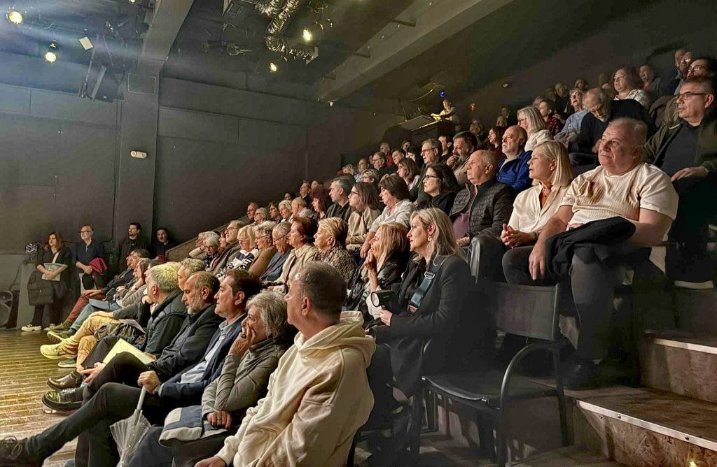 Πάτρα: Πλήθος κόσμου για την "Αφροδράριστη γραφή" της Πηνελόπης Αλιβιζάτου ΦΩΤΟ