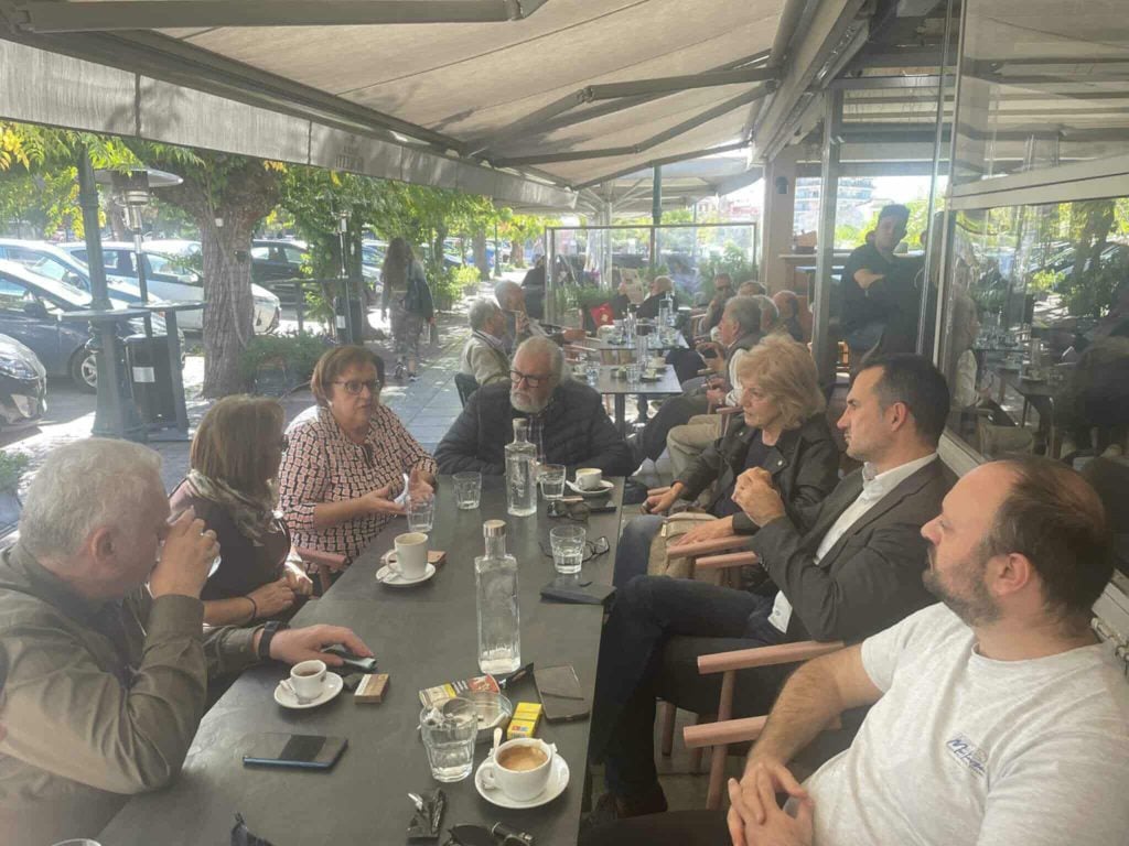 Συναντήσεις από το πρωΐ μέχρι το βράδυ για τον Αλέξη Χαρίτση στην Πάτρα ΦΩΤΟ