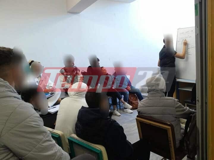 Πάτρα: Εικόνες ντροπής στο 4ο ΕΠΑΛ - Οι μαθητές κάνουν μάθημα στους διαδρόμους, ανάμεσα σε ποντίκια ΦΩΤΟ