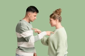 Πώς να συμφιλιωθείτε με τον σύντροφό σας μετά από έναν καυγά