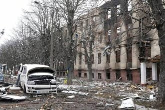 Ουκρανία: Νεκροί τρεις άνθρωποι από ρωσικούς βομβαρδισμούς