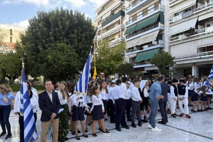 Πάτρα: Οι μαθητές τίμησαν την Εθνική Επέτειο - Κατέθεση στεφάνων στην πλ. Όλγας ΦΩΤΟ
